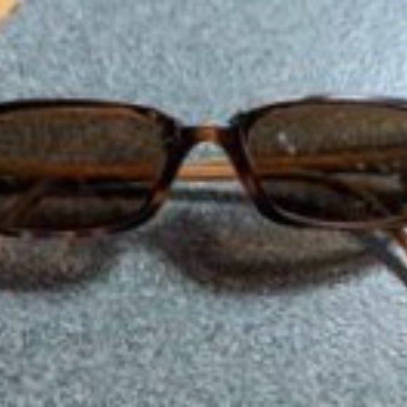 10% OFF - Vintage GUESS Plastic Eyeglass Frames with Clip-on Sun Shades c 1990s - Picture 9 of 14